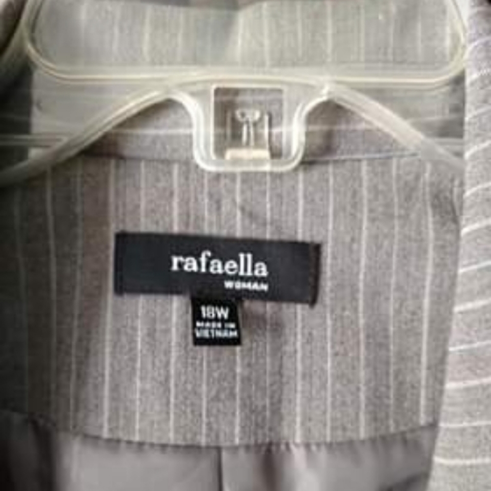 Rafaella - Picture 3 of 4